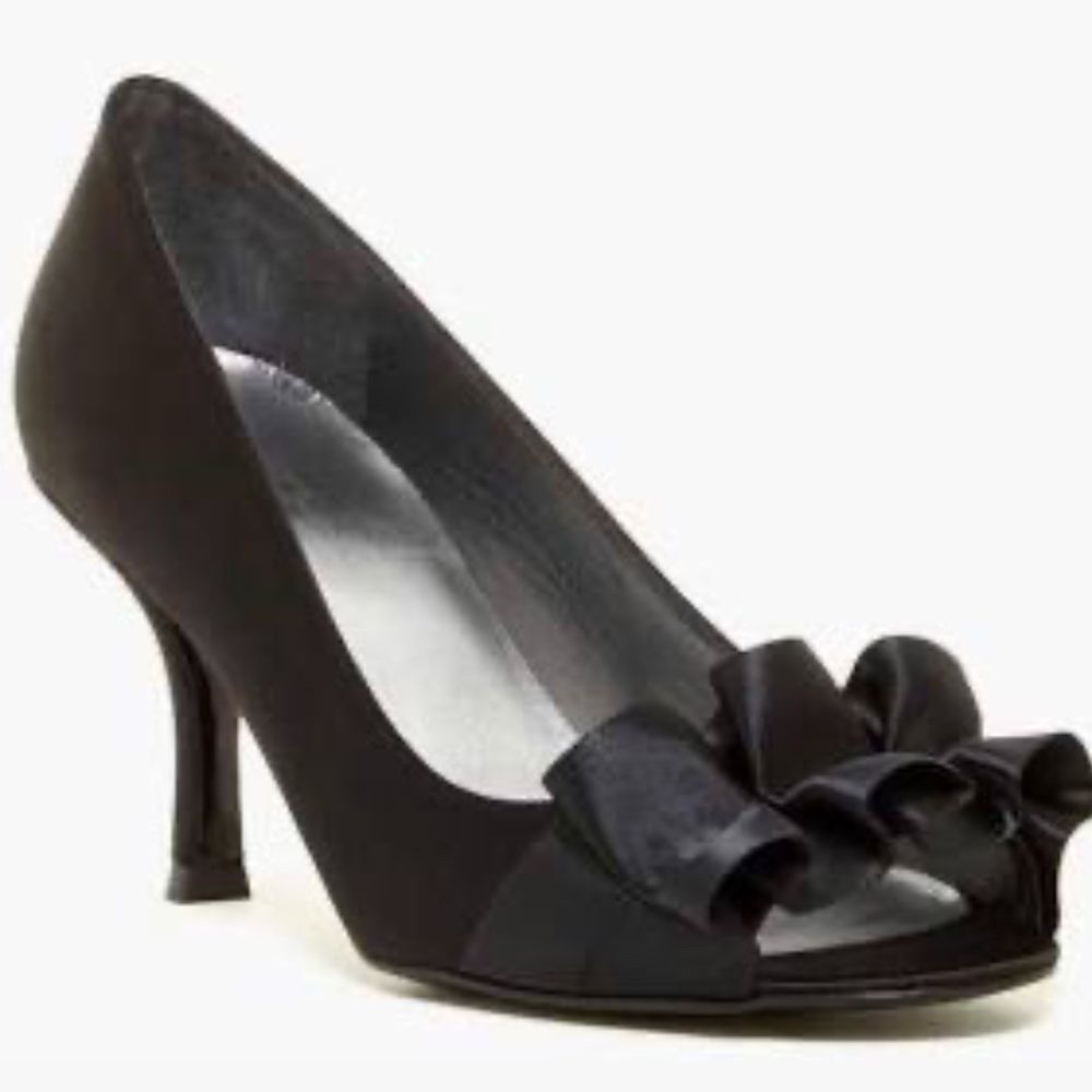 Stuart Weitzman Gigiritz Black Satin Ribbon Trim Pumps Sz 7